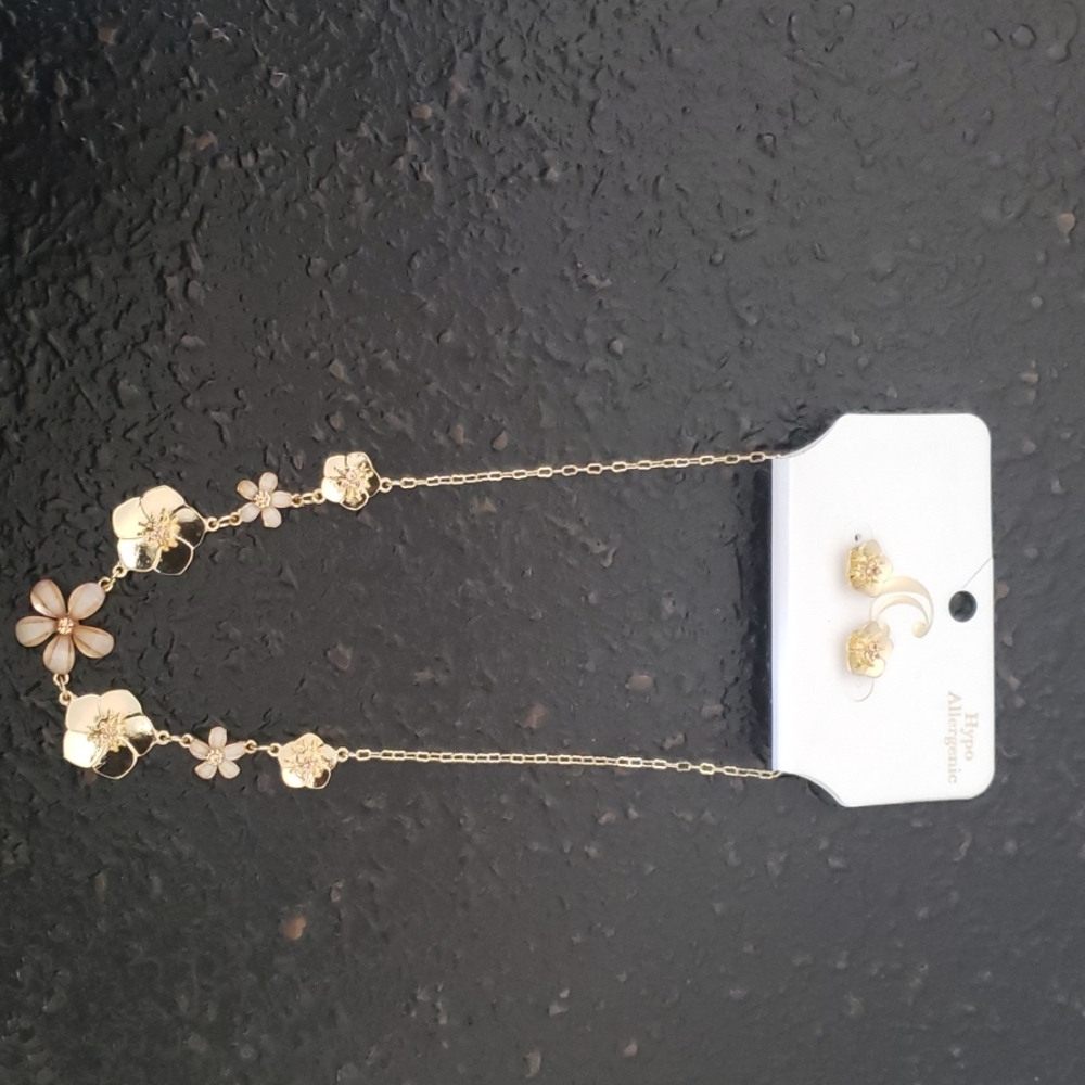 A flower necklace and earring set